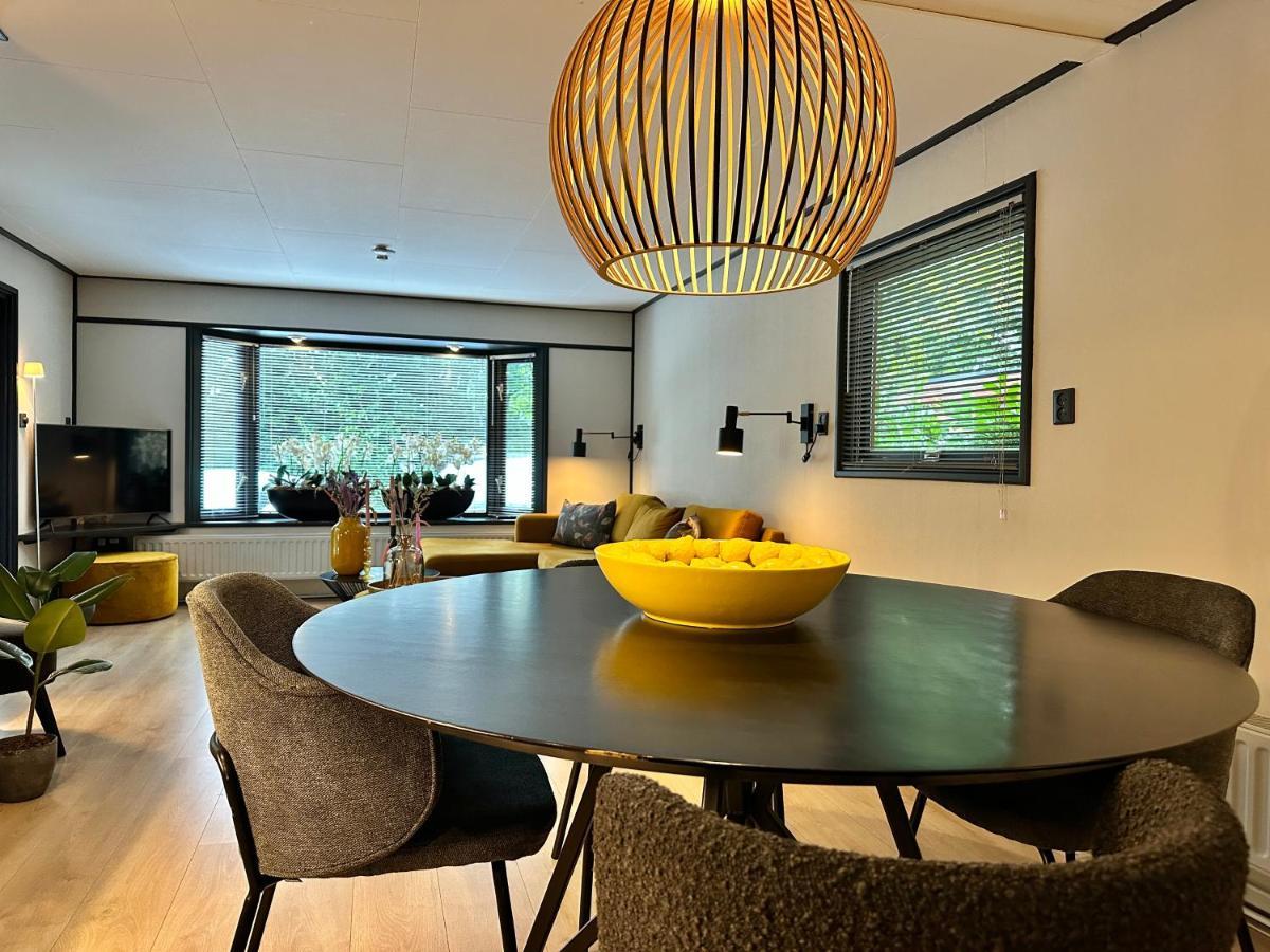 Gezellig Chalet Met 2 Slaapkamers Aan Bosrand Erm Buitenkant foto