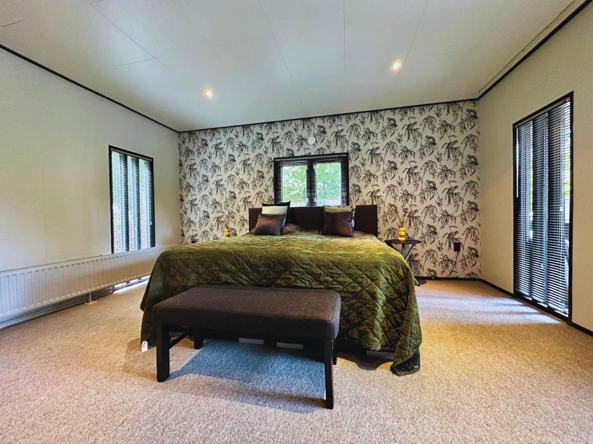 Gezellig Chalet Met 2 Slaapkamers Aan Bosrand Erm Buitenkant foto